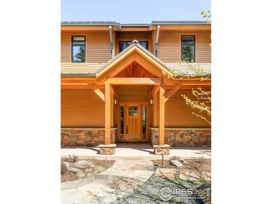 Exterior, Facade, Log Home
