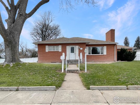 Exterior, Facade, Brick Facade, Raised Ranch