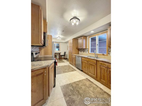 Dining room, Interior, Kitchen, Recessed Lighting, Stainless Steel Appliances