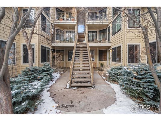 Exterior, Facade, Rowhouse