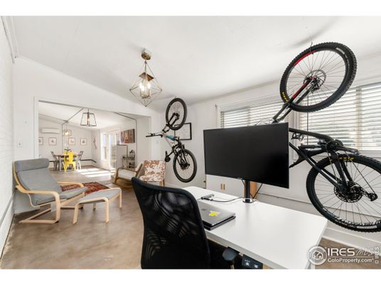 Home Office, Interior