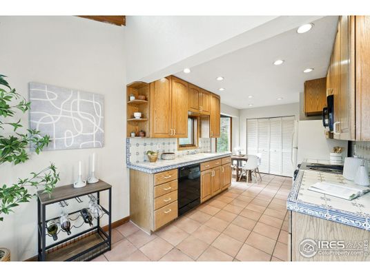 Dining room, Interior, Kitchen, Recessed Lighting, Tile Countertops