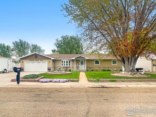 Attached, Exterior, Facade, Ranch