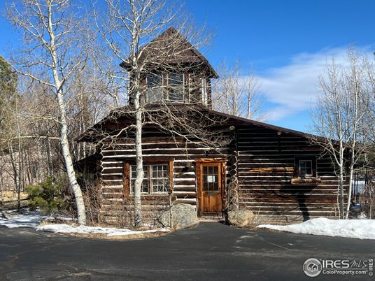 Exterior, Facade, Log Home