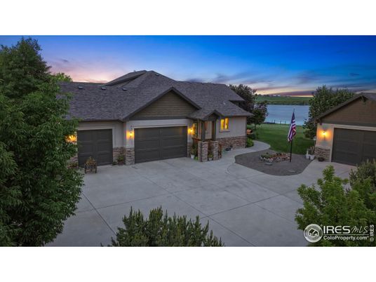 Attached, Exterior, Facade, Ranch