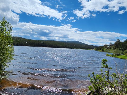Exterior, Lake