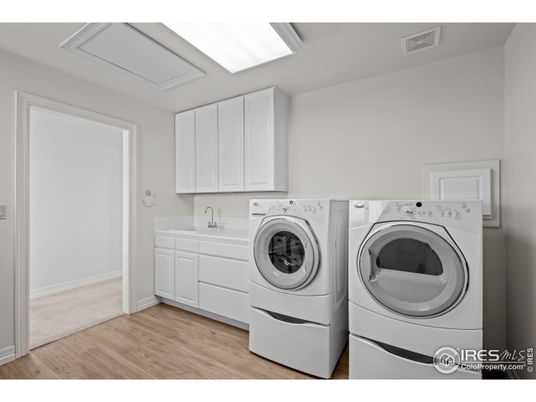 Interior, Washer, Wood Texture Flooring
