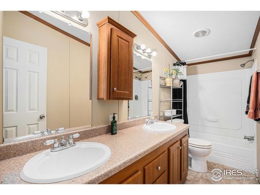 Bathroom, Dual Sink Vanities, Interior