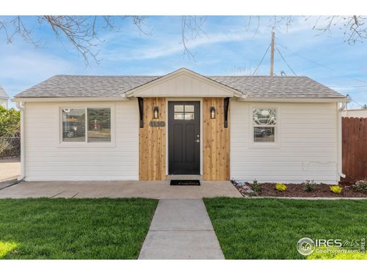 Exterior, Facade, Ranch