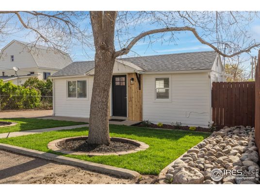 Exterior, Facade, Ranch