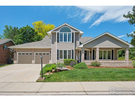 Attached, Exterior, Facade, American Craftsman
