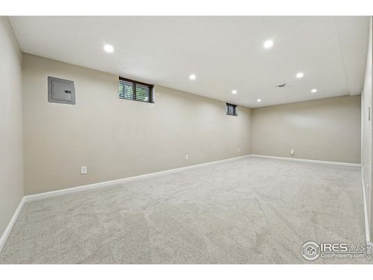 Empty room, Interior, Recessed Lighting