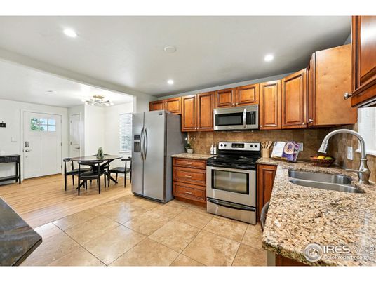 Chandelier, Dining room, Interior, Kitchen, Recessed Lighting, Stainless Steel Appliances