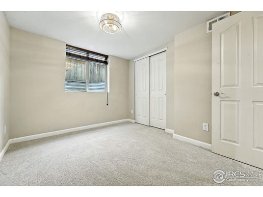 Empty room, Interior