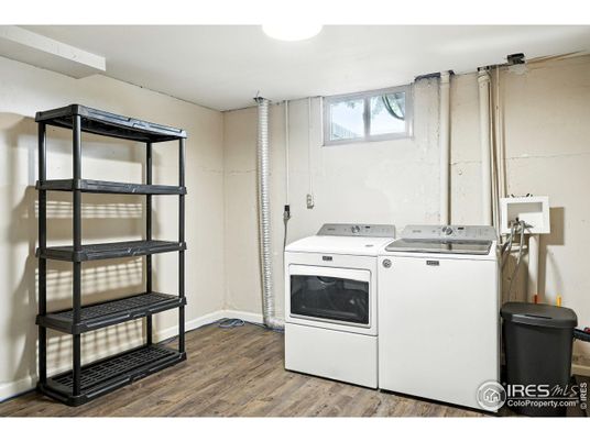 Interior, Washer, Wood Texture Flooring