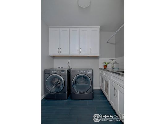 Interior, Washer, Wood Texture Flooring