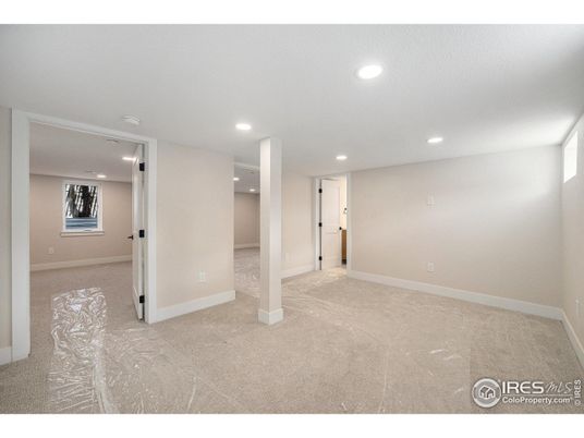 Empty room, Interior, Recessed Lighting