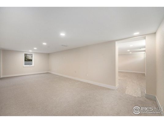 Empty room, Interior, Recessed Lighting