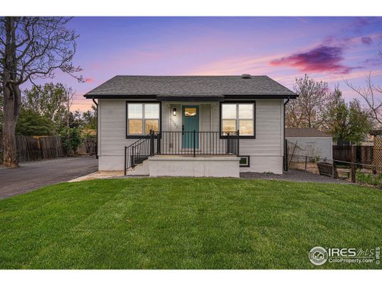 Backyard, Exterior, Facade, Split Level
