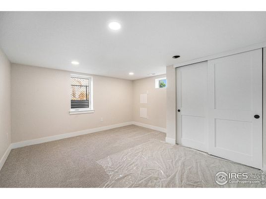 Empty room, Interior, Recessed Lighting