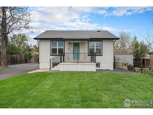 Backyard, Exterior, Facade, Split Level