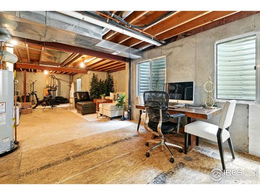 Home Office, Interior