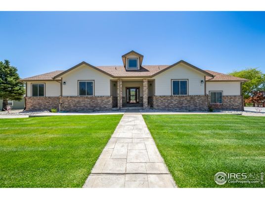 Exterior, Facade, Ranch