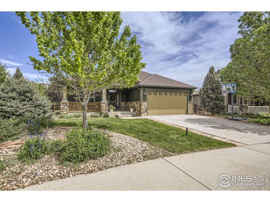 Attached, Exterior, Facade, Ranch