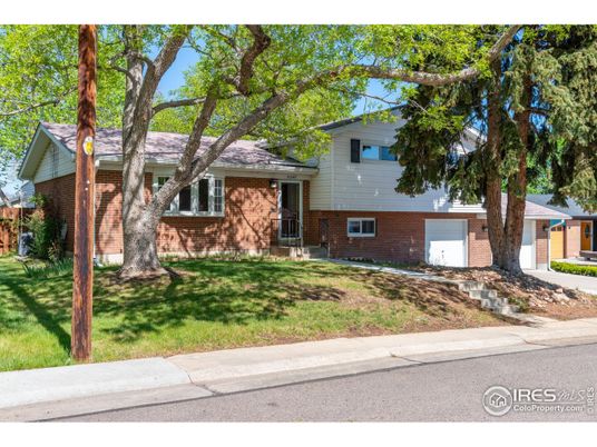 Attached, Exterior, Facade, Brick Facade, Split Level
