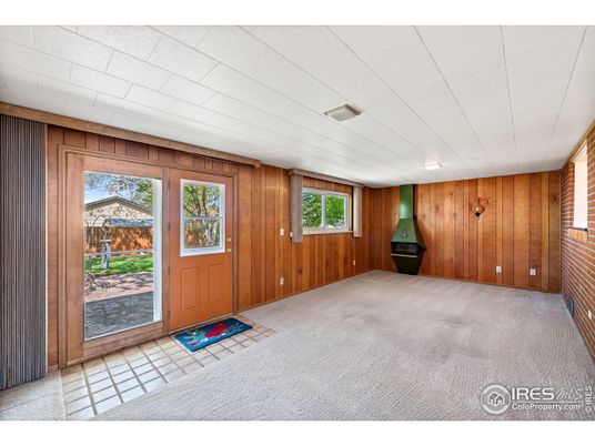 Empty room, Interior, Recessed Lighting, Wooden Walls
