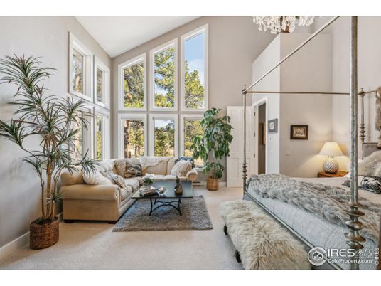 Chandelier, Interior, Living room