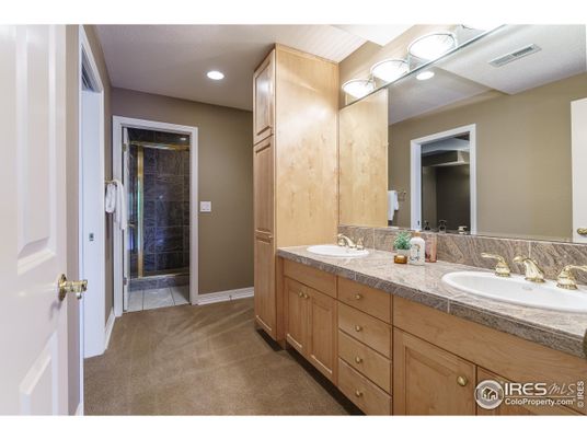 Bathroom, Dual Sink Vanities, Interior, Recessed Lighting