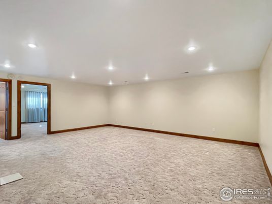 Empty room, Interior, Recessed Lighting