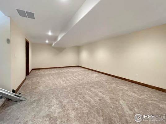 Empty room, Interior, Recessed Lighting