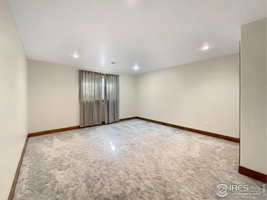 Empty room, Interior, Recessed Lighting