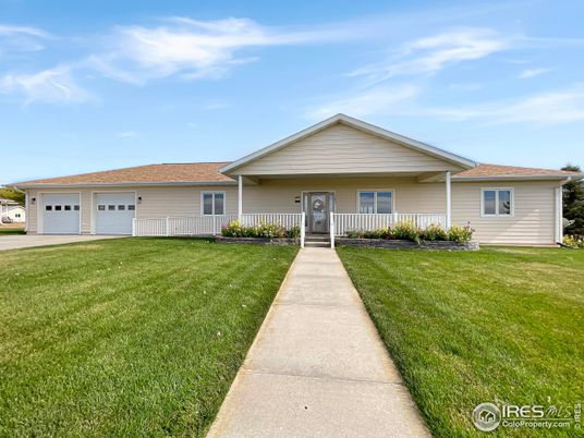 Attached, Exterior, Facade, Ranch