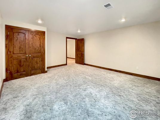 Empty room, Interior, Recessed Lighting