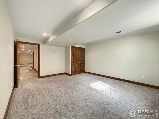 Empty room, Interior, Recessed Lighting