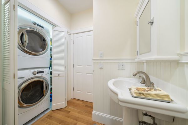 Interior, Utility Closets, Washer, Wood Texture Flooring