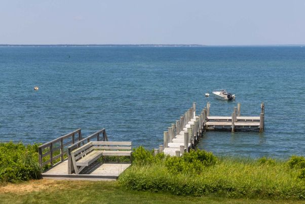 Exterior, Lake