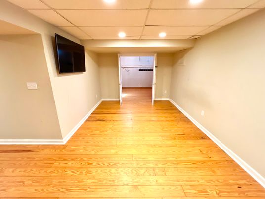 Empty room, Interior, Recessed Lighting, Wood Texture Flooring