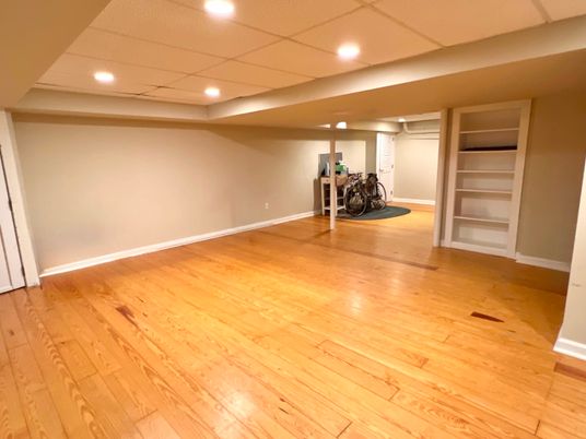 Fitness Equipment, Interior, Recessed Lighting, Wood Texture Flooring