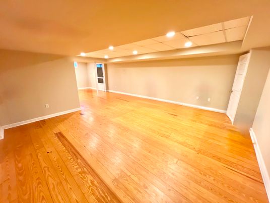 Empty room, Interior, Recessed Lighting, Wood Texture Flooring