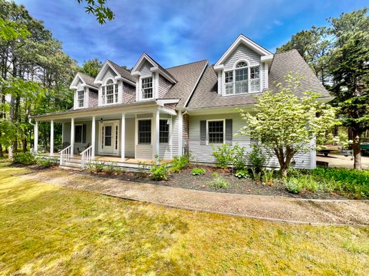 Exterior, Facade, Cape Cod
