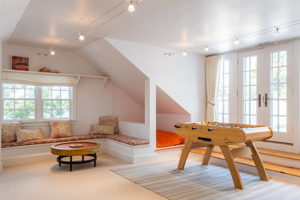 Game Room, Interior