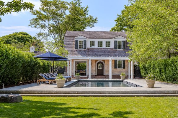 Exterior, Facade, Brick Facade, Pool, Georgian