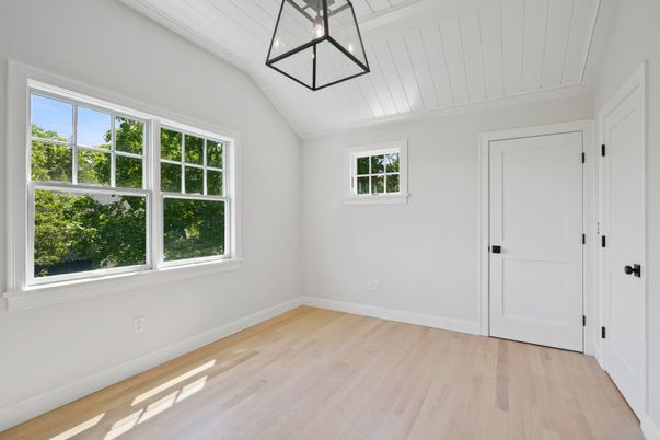 Empty room, Interior, Pendant Lights, Wood Texture Flooring