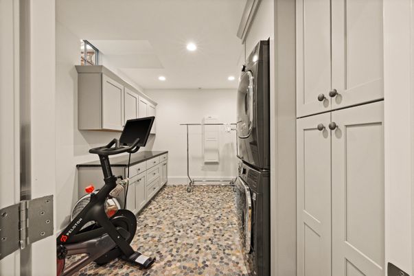 Fitness Equipment, Interior, Recessed Lighting, Washer