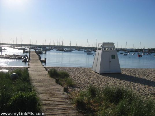 Exterior, Lake