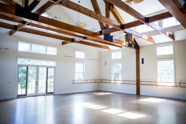 Empty room, Interior, Pendant Lights, Wooden Beams